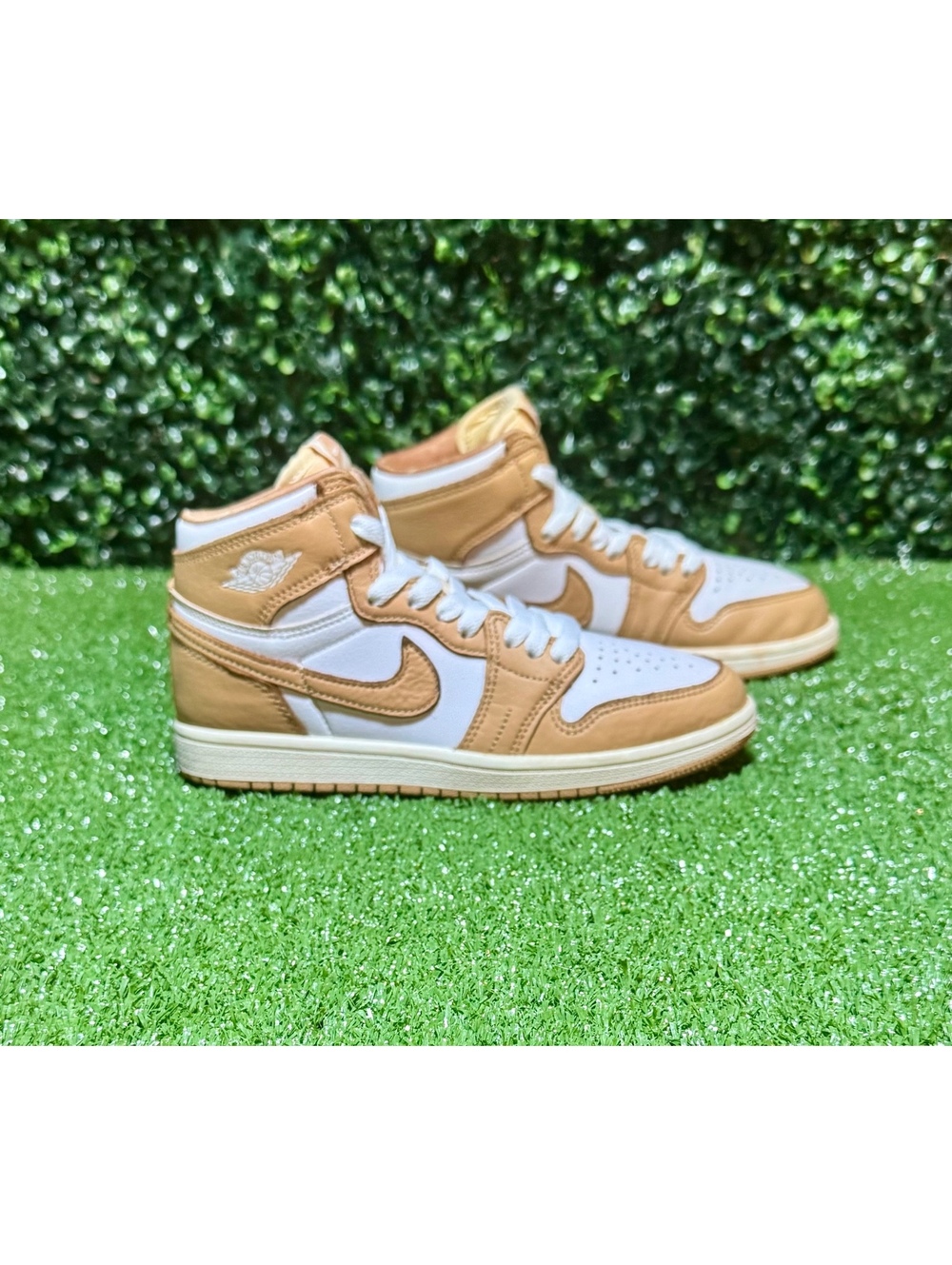 Nike Air Jordan 1 Mid Tan White GS Size 3Y